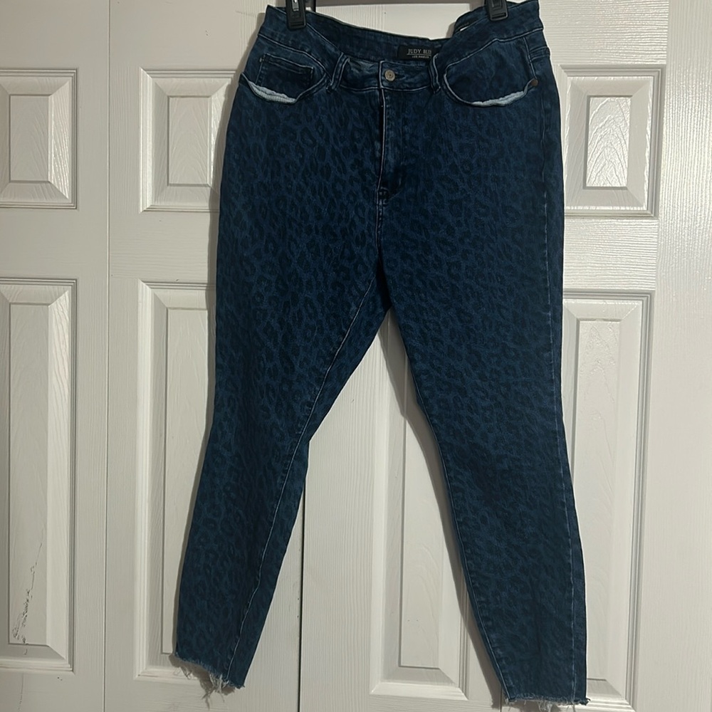Judy Blue Cheetah print denim capri